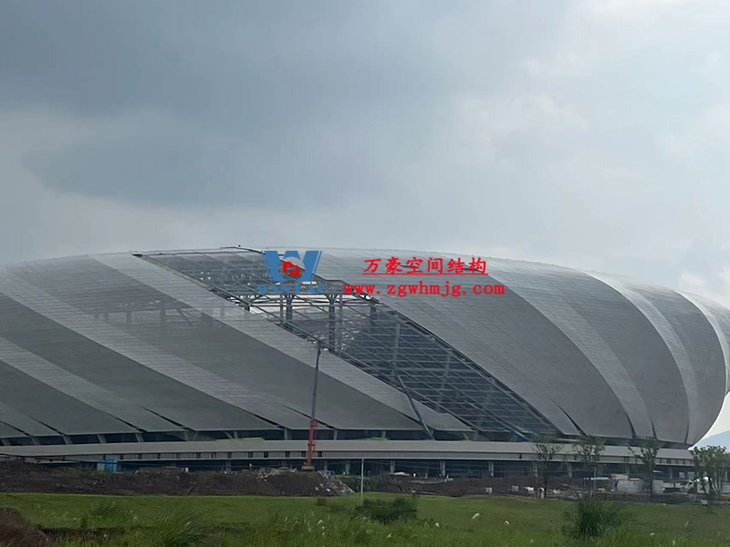 兩江新區(qū)加快建設(shè)龍興足球場（標(biāo)準(zhǔn)不降、工期不延、確保年底建成）