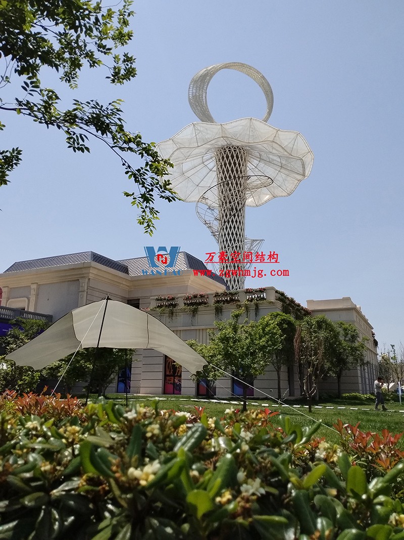 身姿輕盈，造型優(yōu)美的膜結(jié)構(gòu)建筑