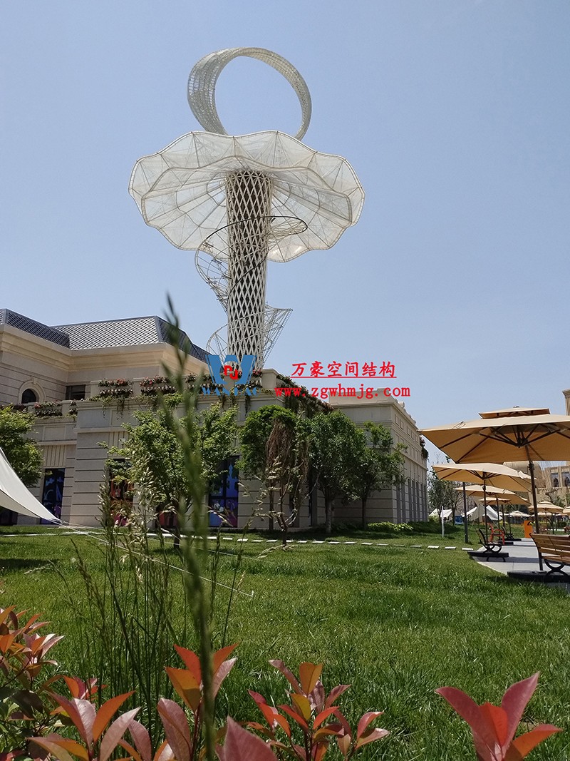 身姿輕盈，造型優(yōu)美的膜結(jié)構(gòu)建筑