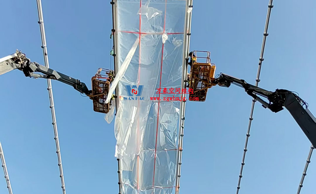 無(wú)錫奧體中心體育場(chǎng)ETFE膜首吊成功，太湖畔將閃耀“生態(tài)之光”