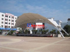 舞臺(tái)膜結(jié)構(gòu)具有哪些特性？張拉膜結(jié)構(gòu)舞臺(tái)有什么優(yōu)勢(shì)特點(diǎn)？