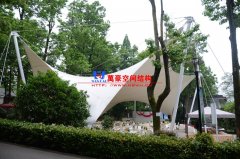 如何操作來(lái)保證膜結(jié)構(gòu)工程能承受一定的外荷載？